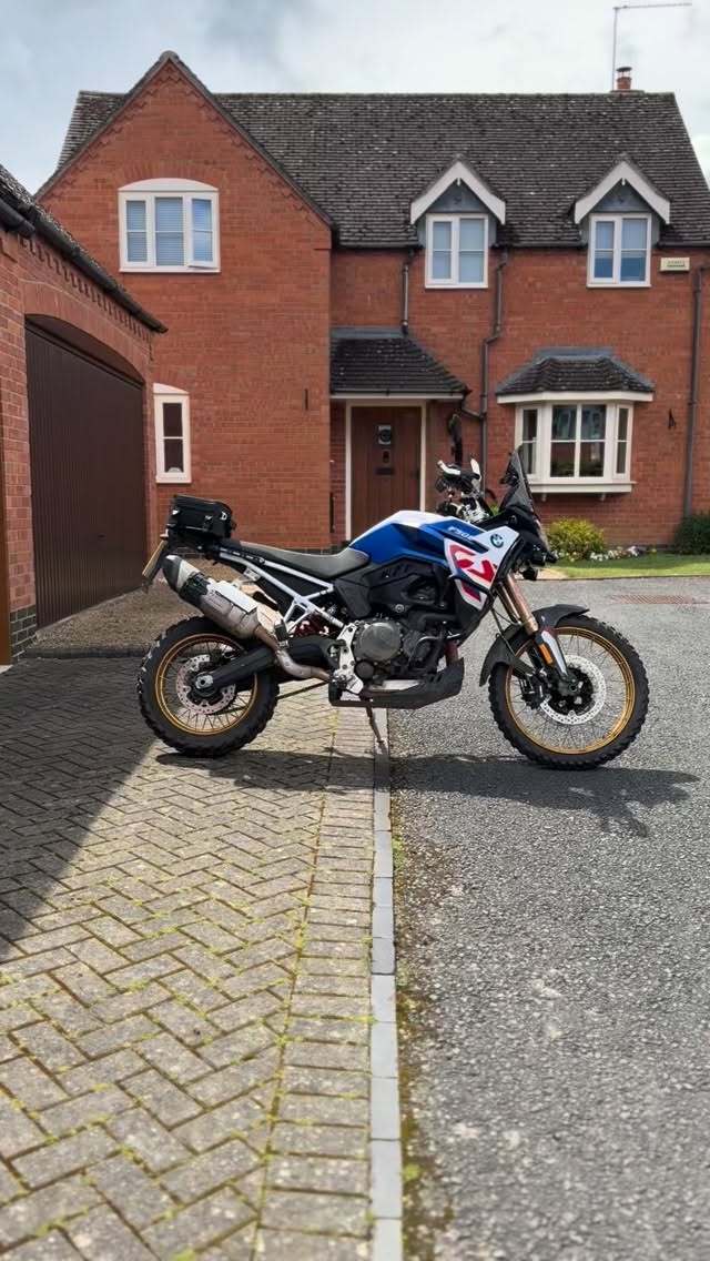 Bike ready for the big adventure! That’s to Shred Graphics for putting this designs together!

Thanks @thewrightsigns for installing it!

#rideuk #malonmoto #adventurerider #ukmotorcycle #nobullshit