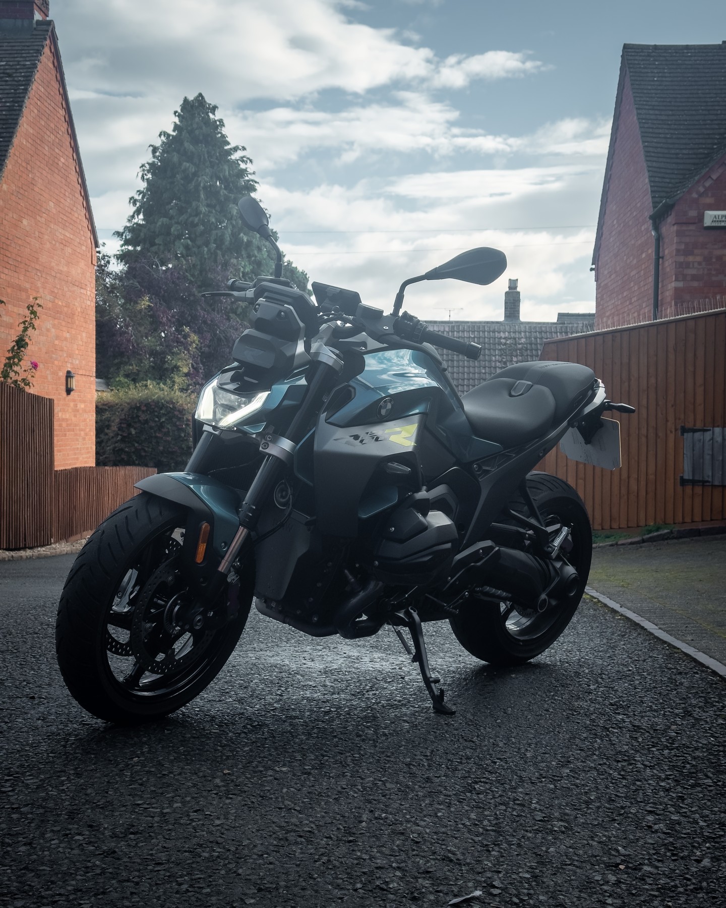 A few years ago, I used to have a R1200R LC, so I thought it was about time I tried the new R1300R.

I used to like the R as it was a gentleman's naked bike that you could have fun with, tour, commute... The new R has moved into the roadster concept. The bike is now smaller, more compact, more aggressive... It is a great bike if you want to have fun around the bends but it is not the R I remember.

Have you ridden it? Do you own one? What are your thoughts? 🤔

#adventurerider #rideuk #keepitreal #nobullshit #motorcycle